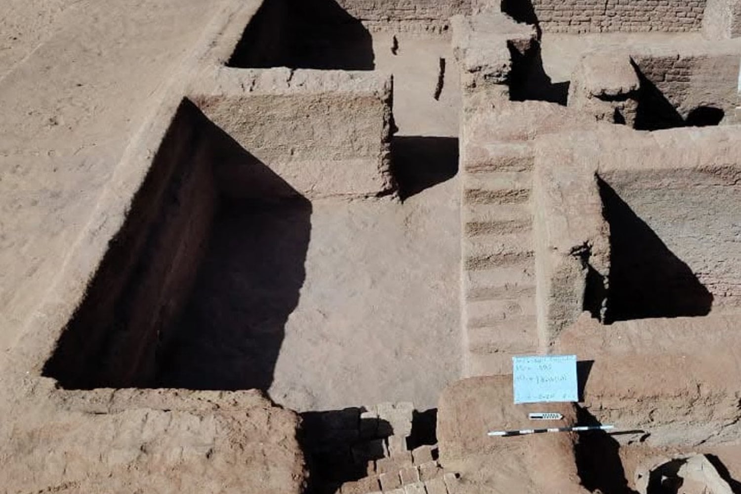 Egipto acaba de encontrar una ciudad bizantina en pleno desierto y 18 tumbas junto al Mediterráneo. Entre lenguas de oro, hornos de pan y cartas en cerámica aparece una historia mucho más humana