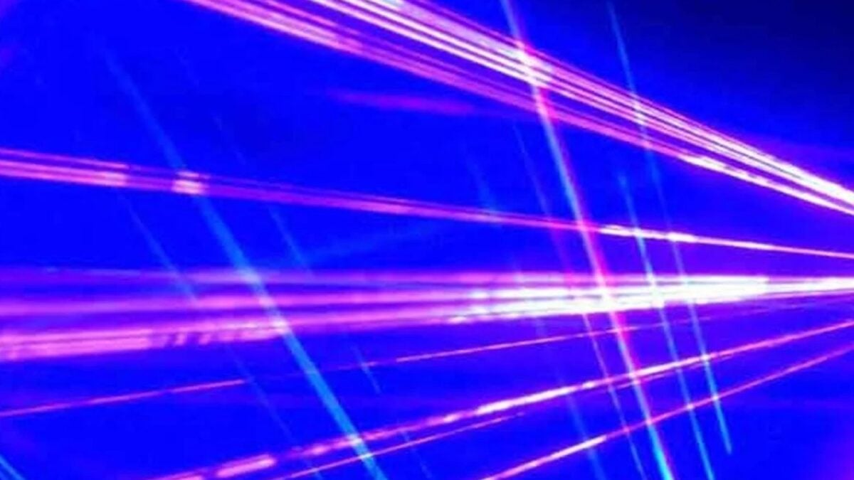 El hombre que hizo posible la era de los LED blancos no se conforma con haber cambiado la iluminación mundial. Shuji Nakamura ahora quiere usar láseres para perseguir el sueño más difícil de la energía: una fusión nuclear limpia, segura y...