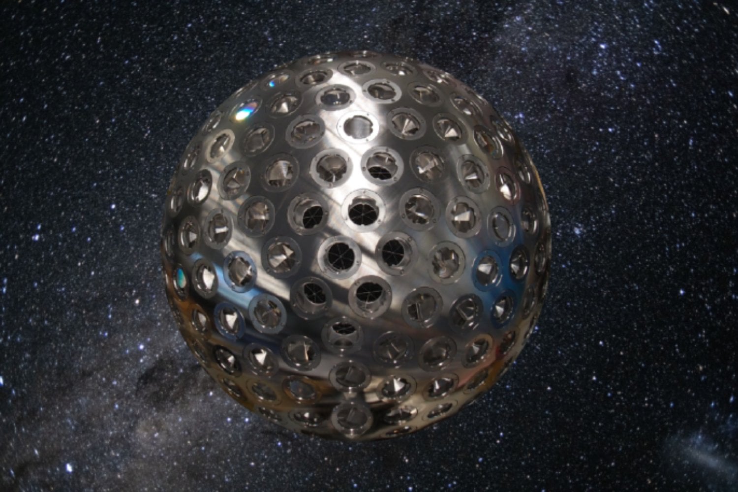 Una esfera metálica sin cámaras, motores ni electrónica acaba de medir cómo la Tierra retuerce el espacio-tiempo. El experimento confirma a Einstein con una precisión nunca alcanzada cerca de nuestro planeta