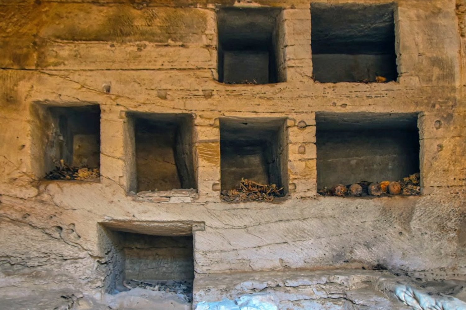 Egipto acaba de encontrar una ciudad bizantina en pleno desierto y 18 tumbas junto al Mediterráneo. Entre lenguas de oro, hornos de pan y cartas en cerámica aparece una historia mucho más humana