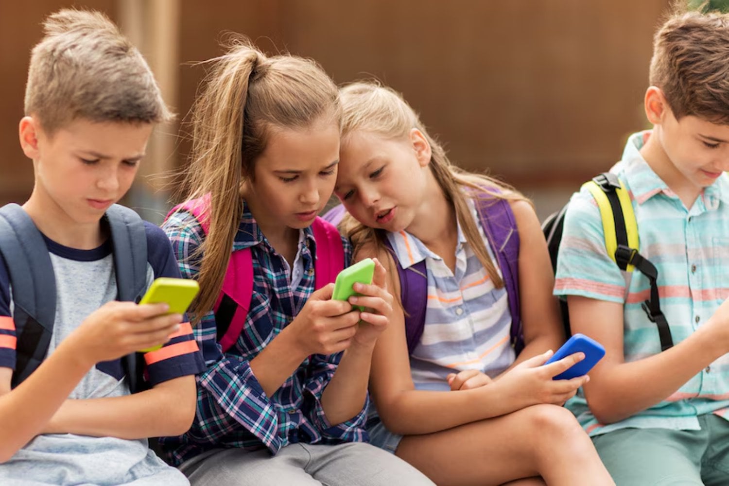 El celular dejó de ser una decisión individual y se convirtió en un pacto colectivo. Familias de Argentina y México se unen para que ningún niño quede solo sin pantalla