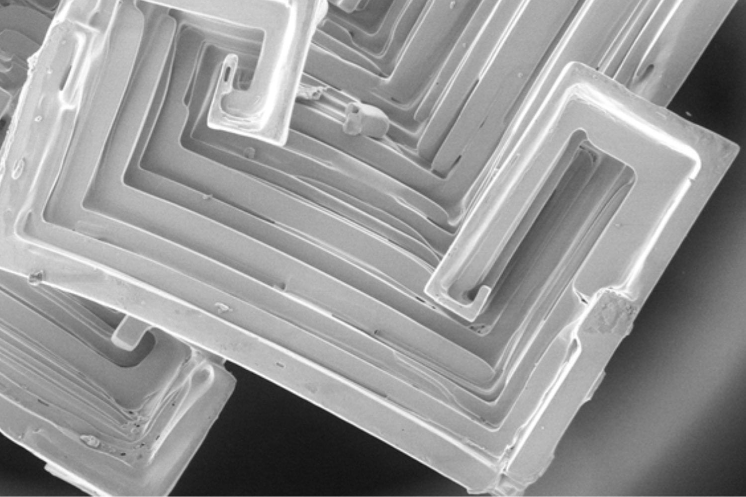 La NASA dejó crecer una sal corriente en un lugar donde la gravedad casi no manda y apareció una estructura que la Tierra apenas permite. El cristal podría enseñar a fabricar mejores materiales para los chips del futuro