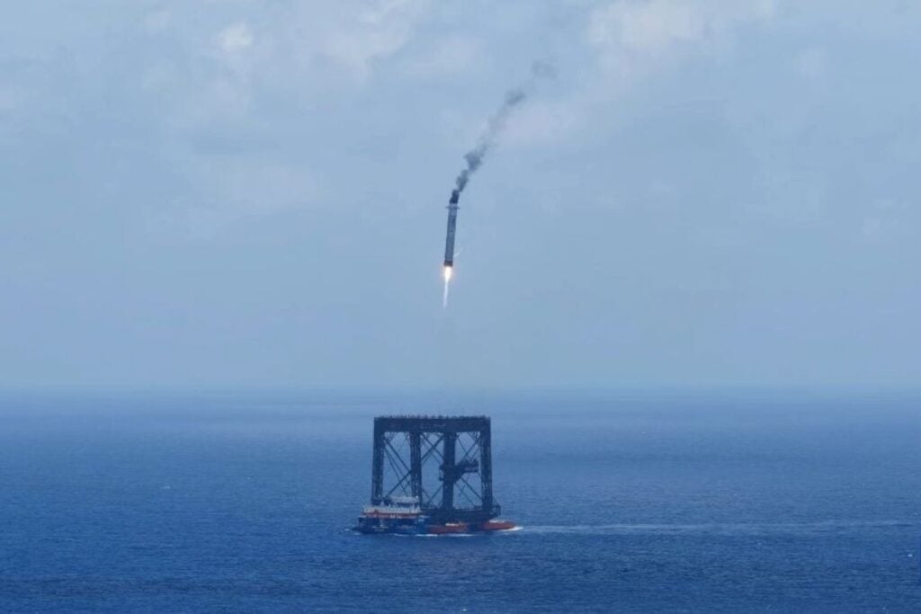 China atrapó un cohete de 63 metros con cuatro ganchos y una red gigante en mitad del mar. La histórica recuperación del Long March-10B revela el camino alternativo con el que Pekín quiere reutilizar sus lanzadores antes de terminar 2026