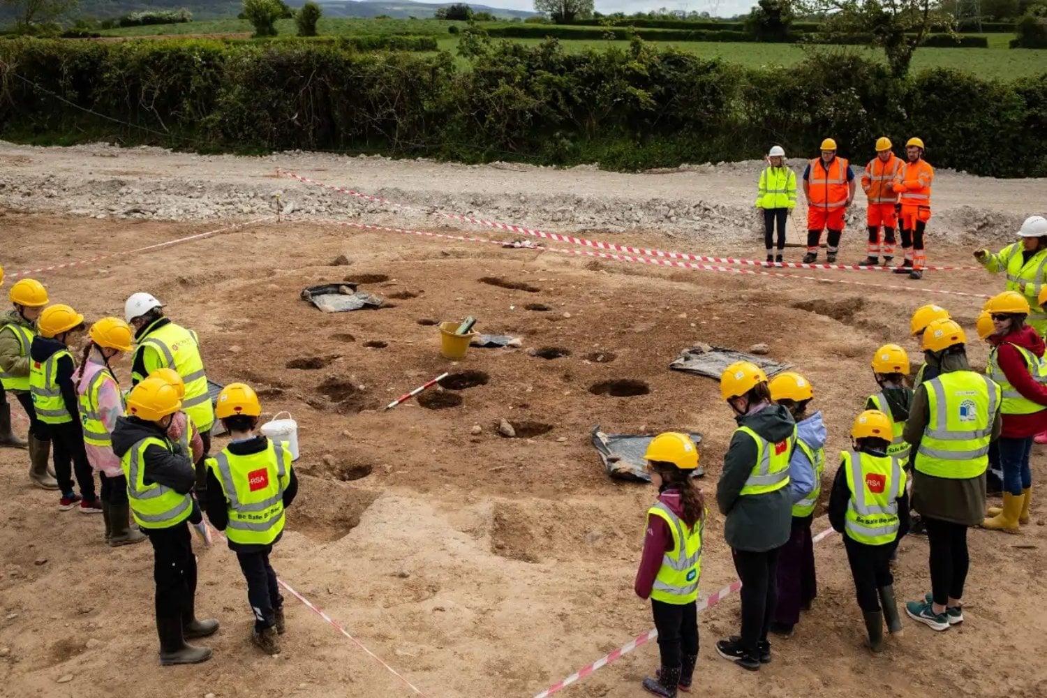 Antes de Stonehenge y la Gran Pirámide, alguien depositó un hacha pulida bajo el suelo de su casa en Irlanda. Dos viviendas de hace 5.700 años revelan cómo vivían y comerciaban los primeros agricultores de Waterford