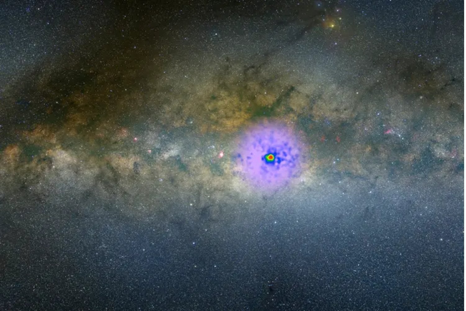 Un misterioso resplandor en el centro de la Vía Láctea parecía apuntar a cientos de púlsares, pero una inteligencia artificial ha cambiado el escenario. Harían falta decenas de miles para explicar la señal sin recurrir a la materia oscura