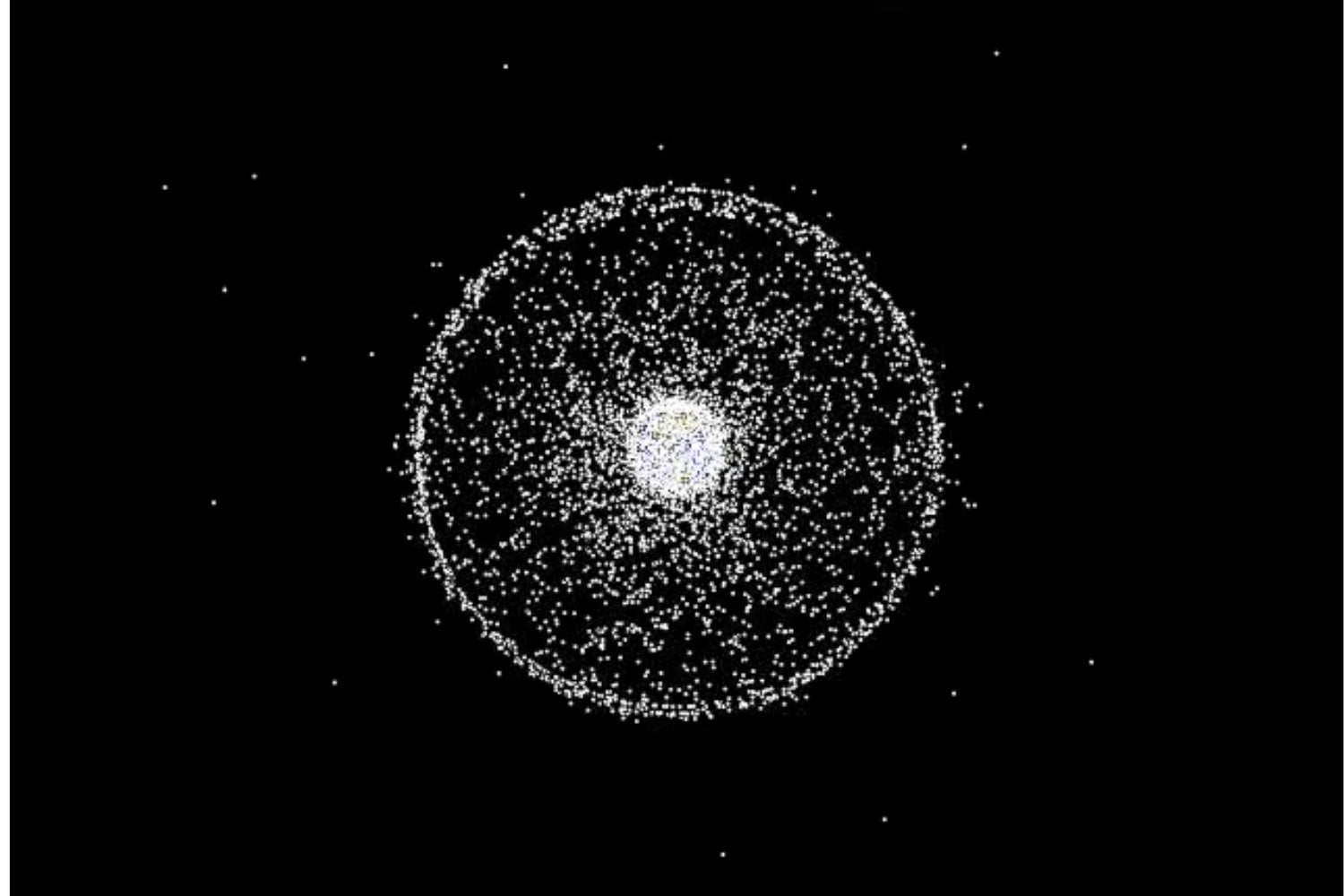 La órbita más valiosa de la Tierra ocultaba una población de basura espacial que nuestros telescopios no podían ver. Un nuevo algoritmo acaba de encontrar 25 rastros de objetos de apenas cinco centímetros entre satélites esenciales
