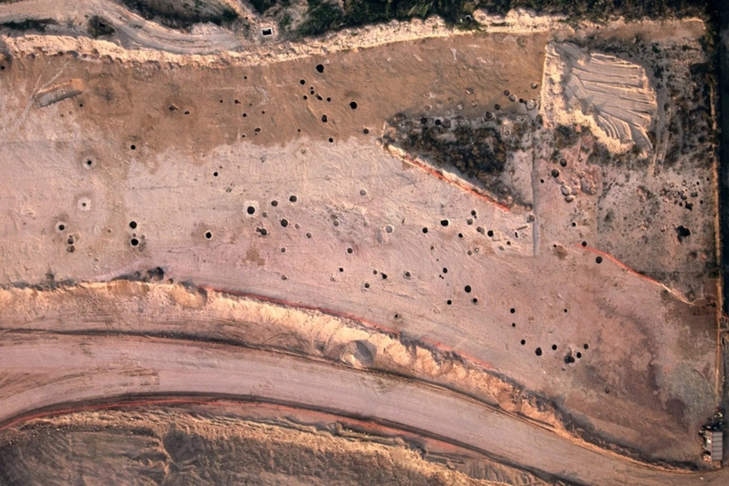 Una cuenta de collar y tres fragmentos de escoria han reescrito la metalurgia de la Península. Sus habitantes fabricaban plomo 1.800 años antes de lo pensado y después olvidaron cómo hacerlo