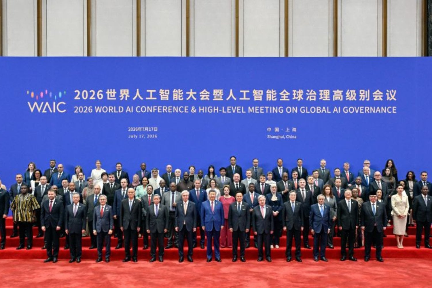 Más de 1.100 trabajadores de la IA piden construir un freno justo cuando China está a punto de alcanzar a Estados Unidos. La carrera ya no consiste solo en llegar primero, sino en decidir quién podrá obligar al otro a detenerse