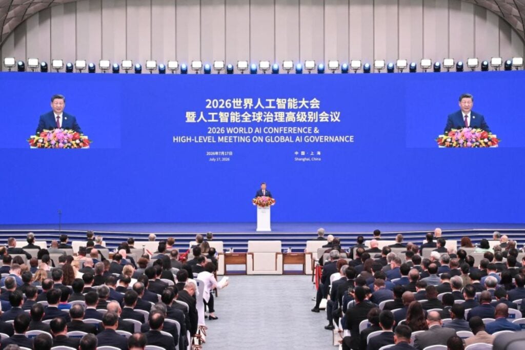 Más de 1.100 trabajadores de la IA piden construir un freno justo cuando China está a punto de alcanzar a Estados Unidos. La carrera ya no consiste solo en llegar primero, sino en decidir quién podrá obligar al otro a detenerse