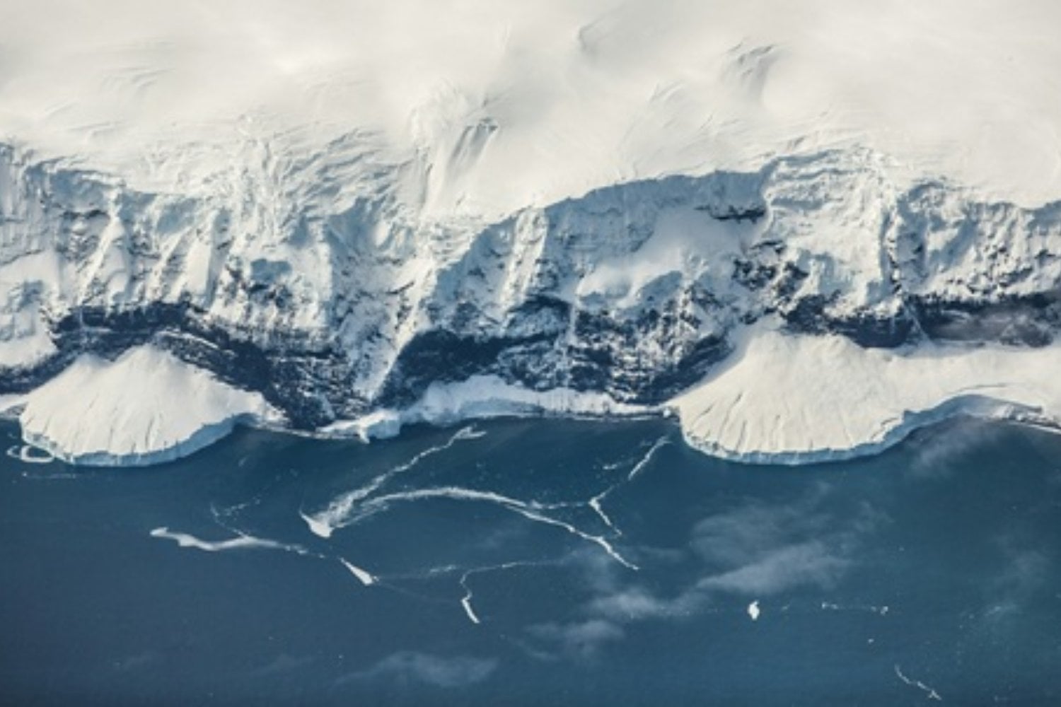 El misterio de por qué la Antártida se volvió blanca cuando la Tierra aún era mucho más cálida empieza a resolverse. La clave fueron montañas ocultas, ondas del manto y una ventaja geológica decisiva