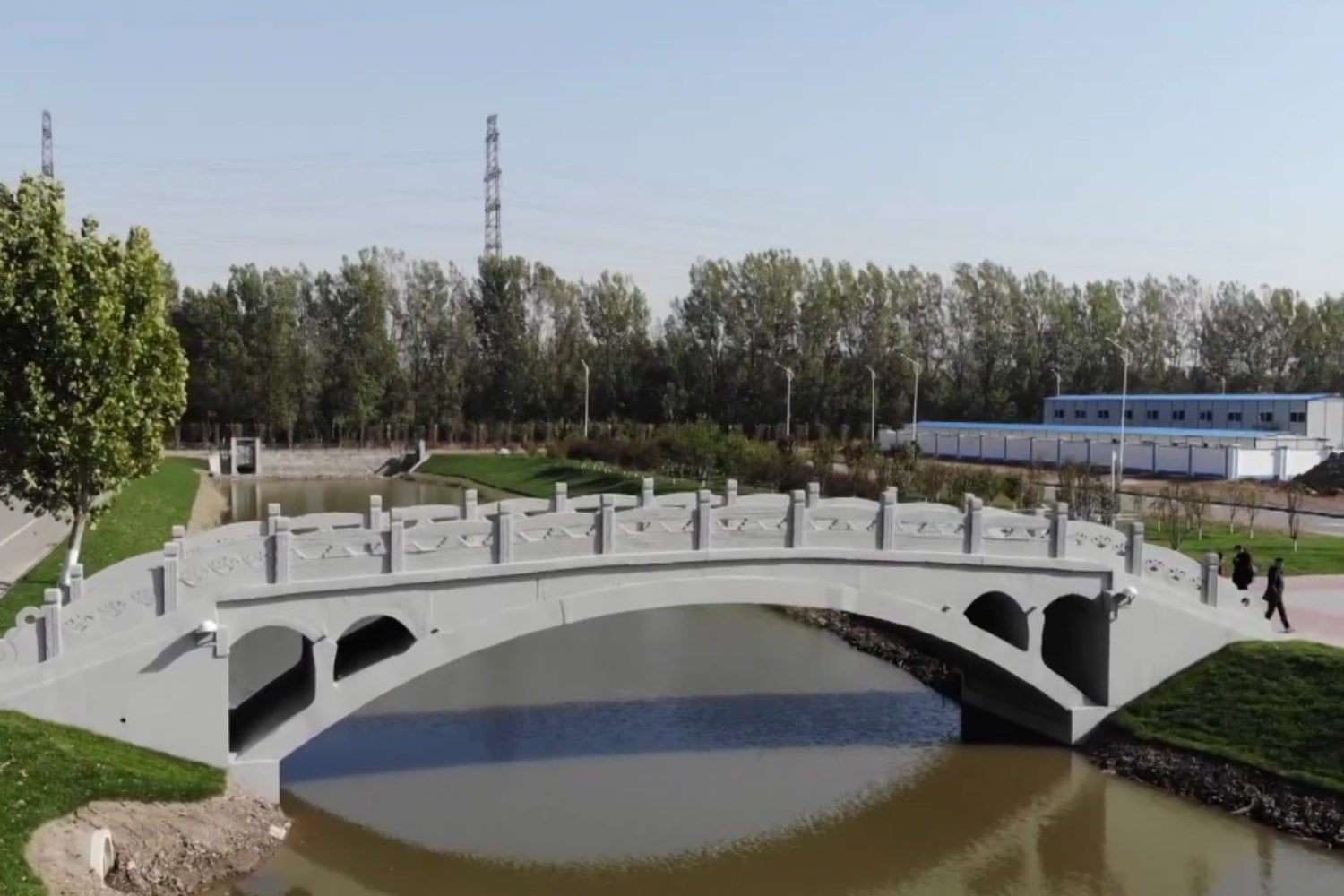La construcción del futuro tarda 30 minutos: este puente de hormigón salió directamente de una impresora 3D