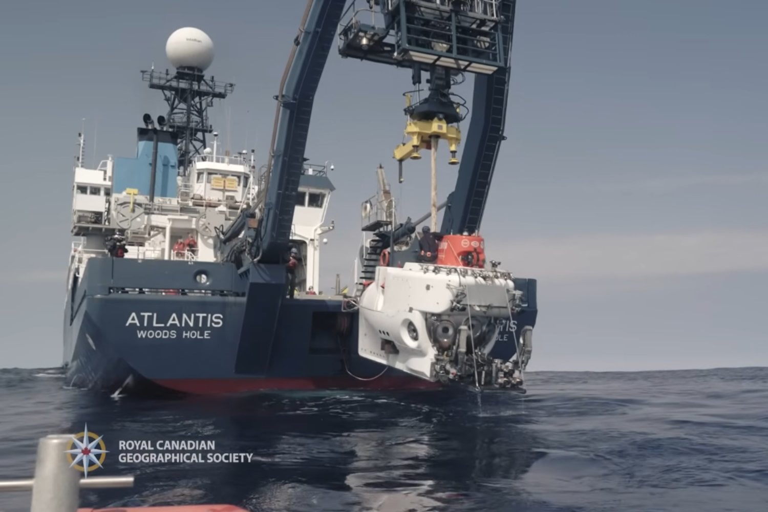 Un submarino bajó 390 metros en Canadá y encontró el último barco de Shackleton cubierto de vida