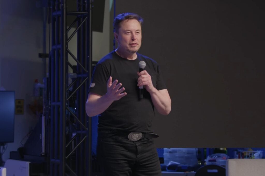 Elon Musk anticipa un futuro sin empleos obligatorios y con ingresos universales elevados