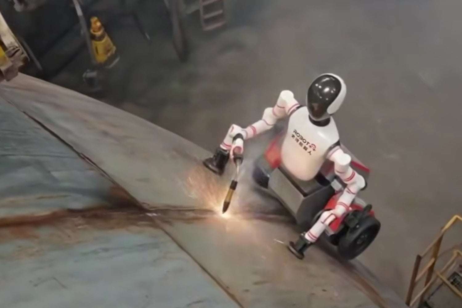 China desarrolla robots que trepan paredes como Spider-Man para sustituir los trabajos más peligrosos en altura