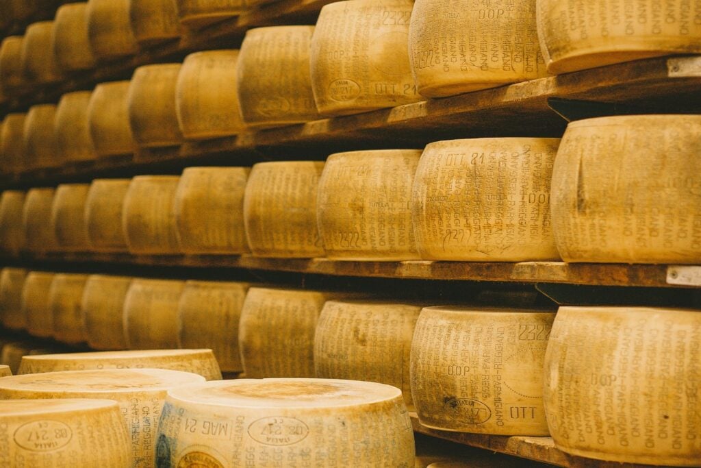 Las olas de calor están cambiando una receta italiana de 800 años: fabricar Parmigiano Reggiano