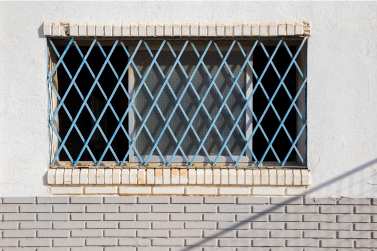 Las rejas comienzan a desaparecer de las casas: la alternativa más elegante que también frena los robos