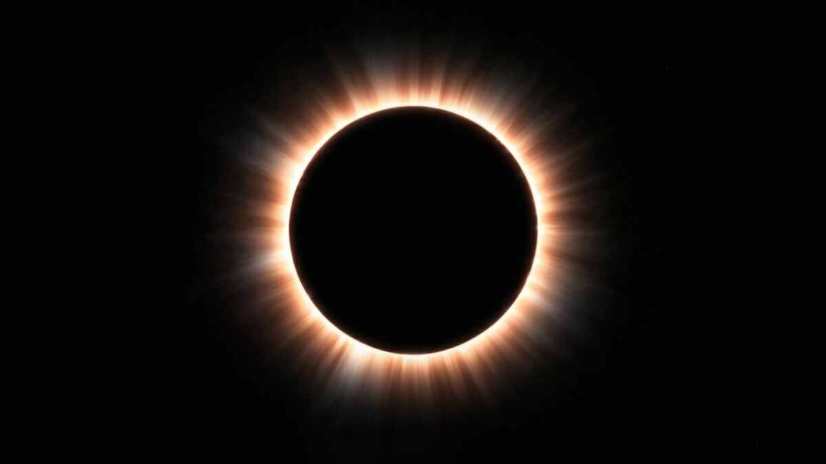 Texas perdió 13 gigavatios solares durante un eclipse: es la mejor pista de lo que le espera a España