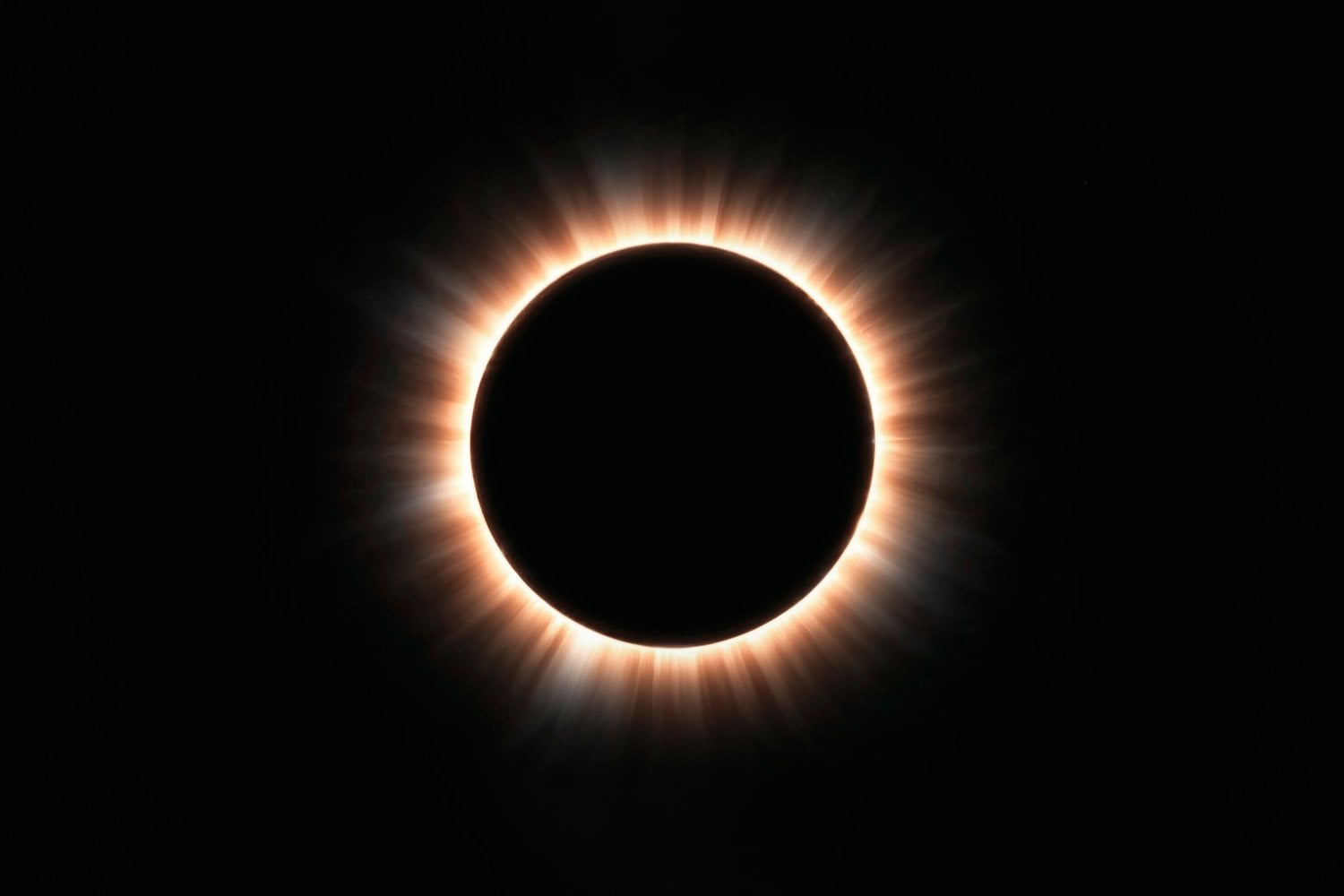 Texas perdió 13 gigavatios solares durante un eclipse: es la mejor pista de lo que le espera a España