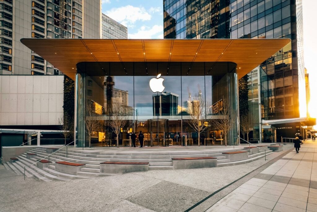 Mientras Google y Microsoft construyen ciudades de servidores, Apple apuesta por necesitar muchos menos