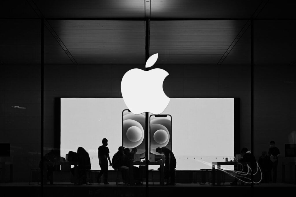 Apple prepara un futuro en el que usar un iPhone será más fácil que llegar a poseerlo