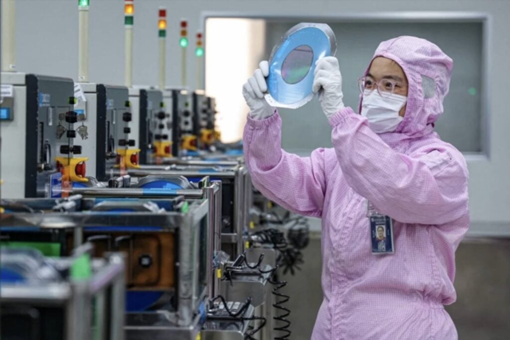 China empieza a fabricar sus propias máquinas de litografía avanzada: el movimiento que ha puesto en alerta a ASML