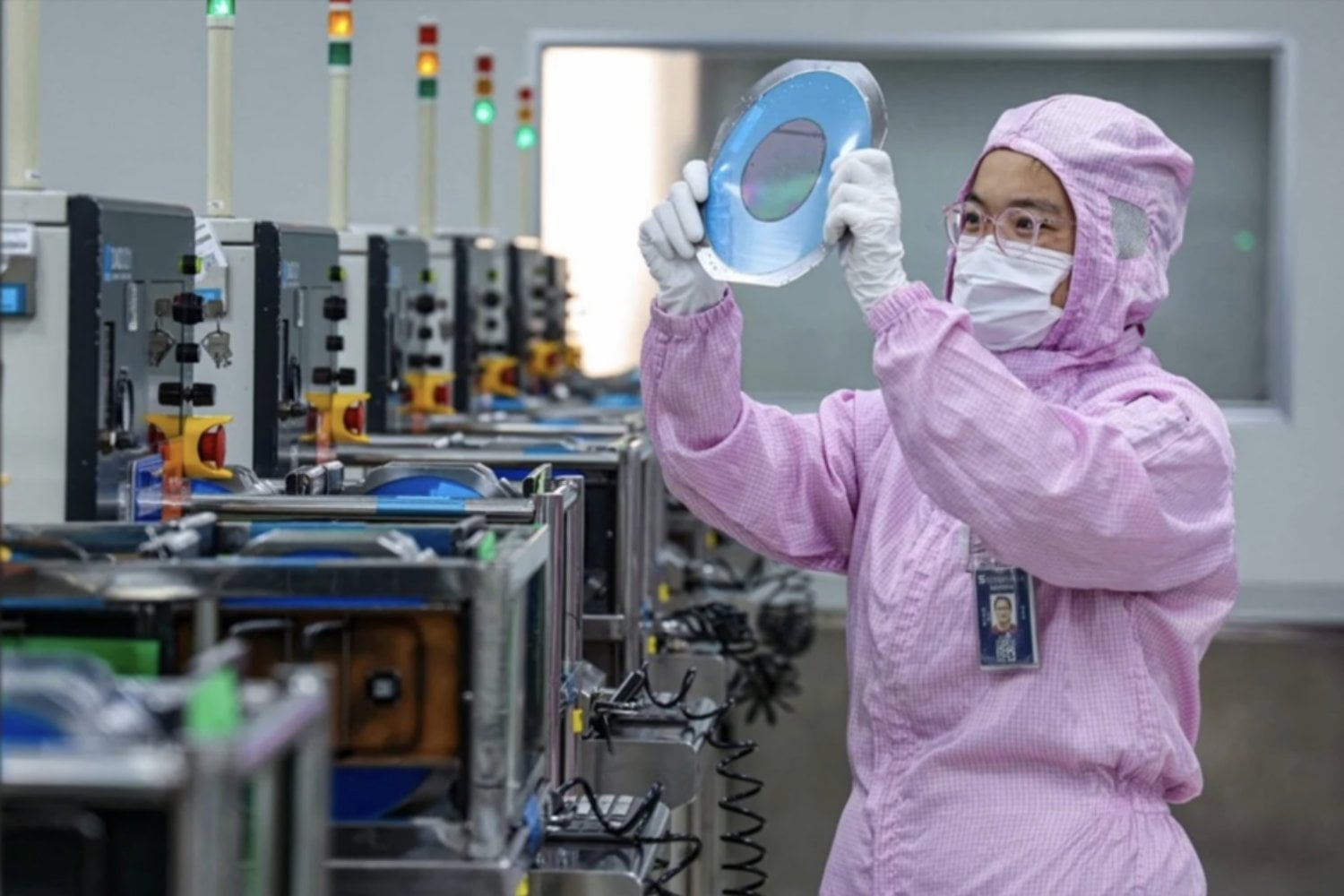 China empieza a fabricar sus propias máquinas de litografía avanzada: el movimiento que ha puesto en alerta a ASML