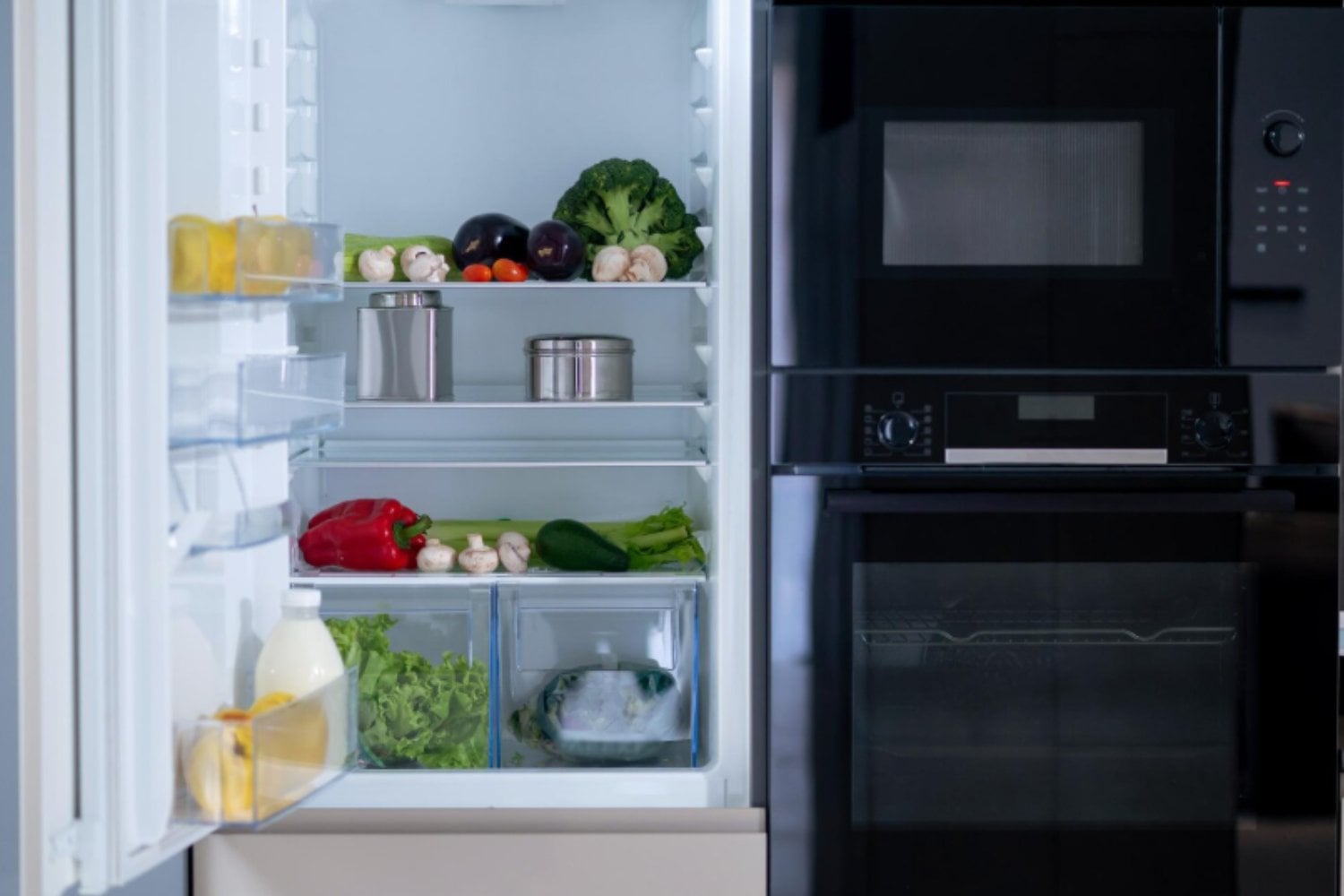 Guardar todo donde entra es un error: así deberías ordenar el refrigerador para conservar mejor