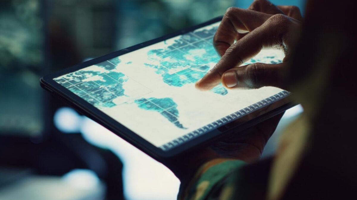 La IA avanzada ya no es solo tecnología: EEUU puede cortar el acceso, China estudia hacerlo y Europa mira desde fuera