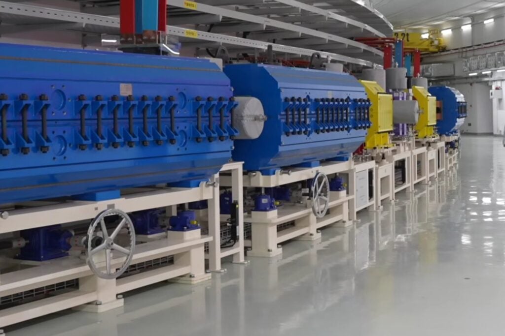 China acelera iones pesados para resolver preguntas sobre el universo y mejorar la tecnología del futuro