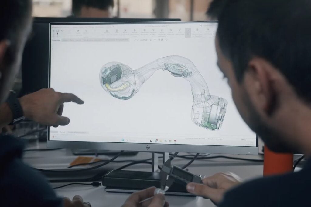 MouthPad convierte el paladar en un panel táctil compatible con Windows, Android, iPhone y Mac