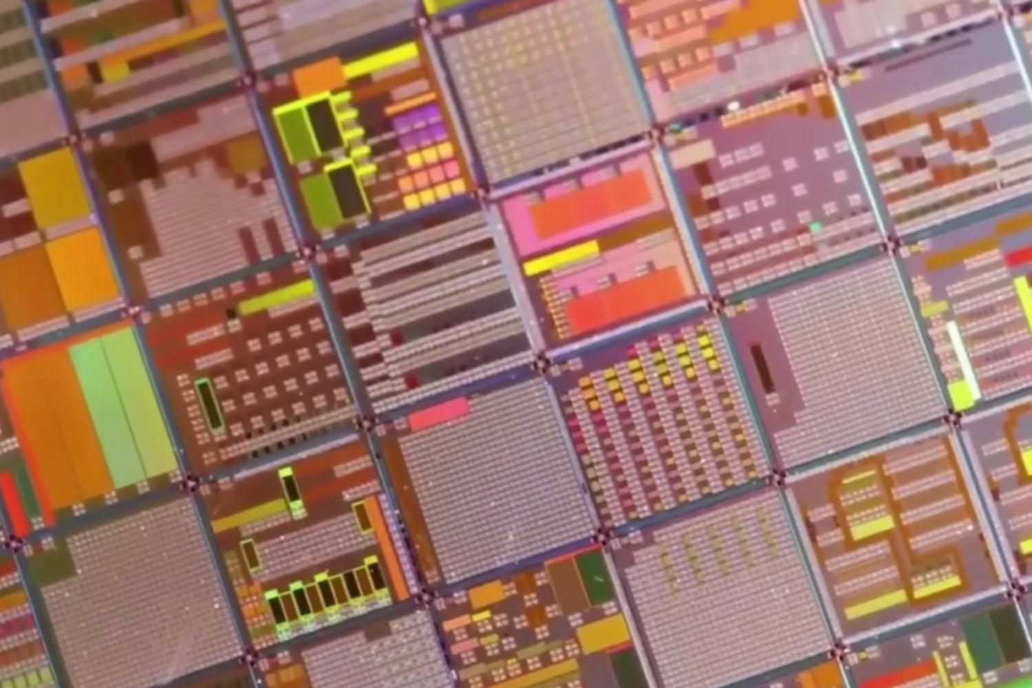 Huawei acelera su independencia tecnológica: prepara una fábrica de memoria DRAM para reducir su dependencia de Occidente