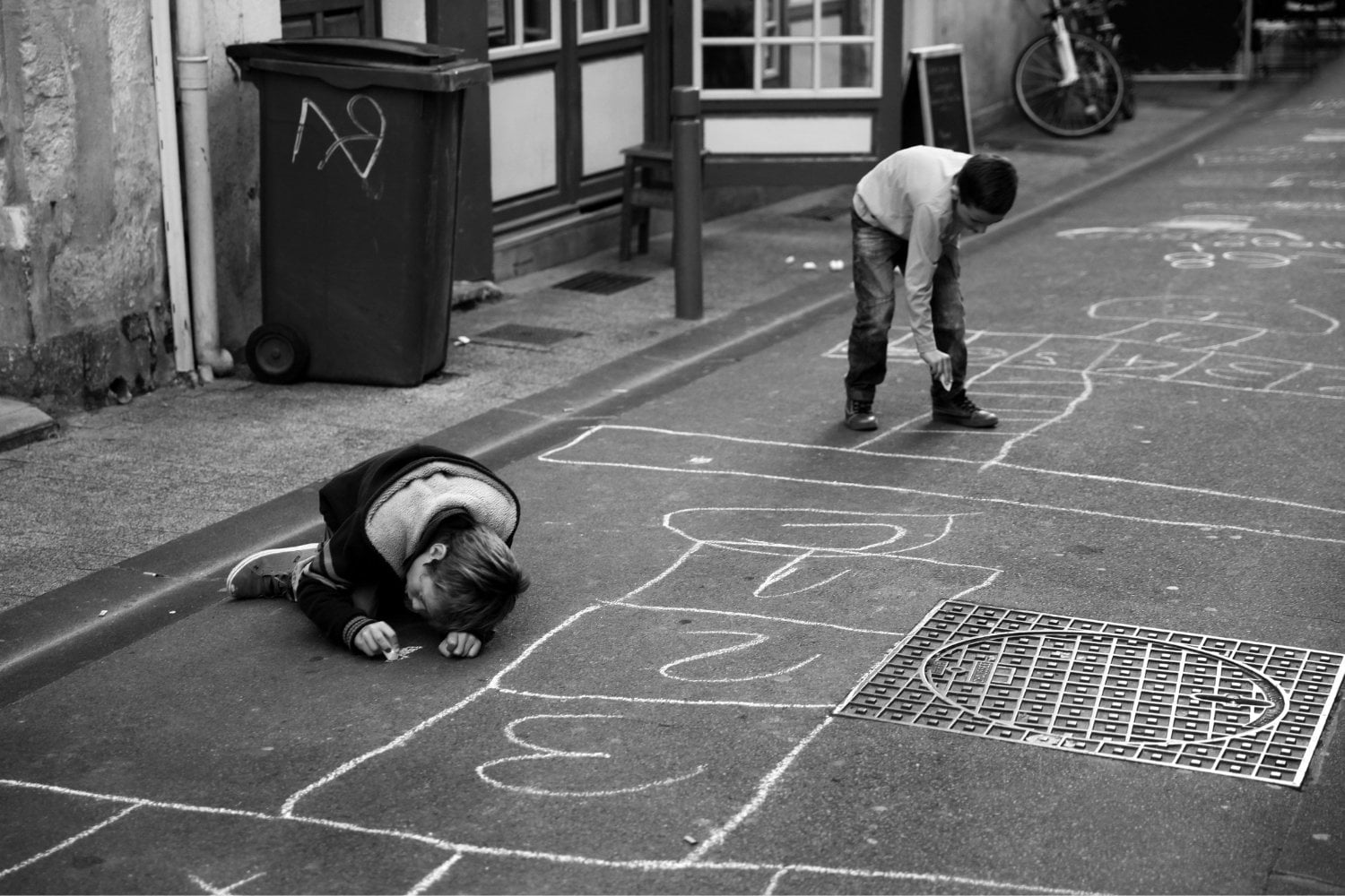 La ciencia empieza a reivindicar algo que parecía nostalgia: jugar en la calle entrenaba una habilidad que hoy estamos perdiendo