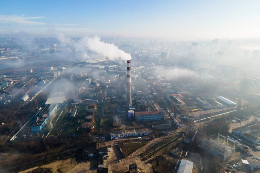 China tardó una década en frenar el carbón: un año de poco viento bastó para volver a impulsarlo