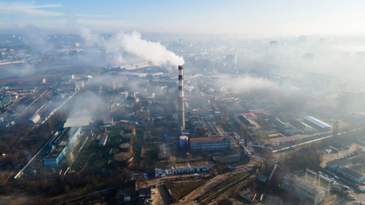 China tardó una década en frenar el carbón: un año de poco viento bastó para volver a impulsarlo