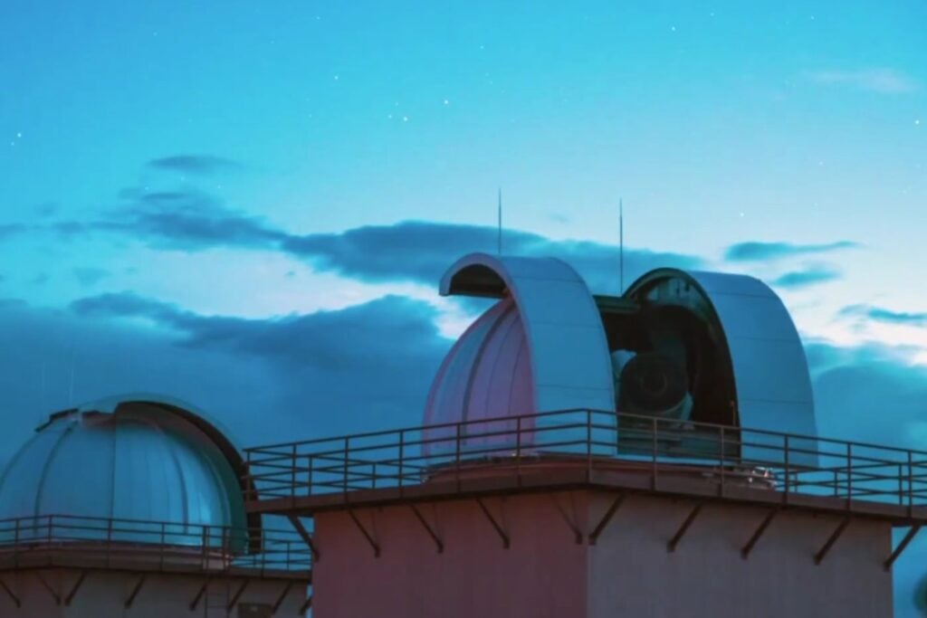 Estados Unidos apuesta por una guerra espacial más silenciosa: cortar comunicaciones desde tierra