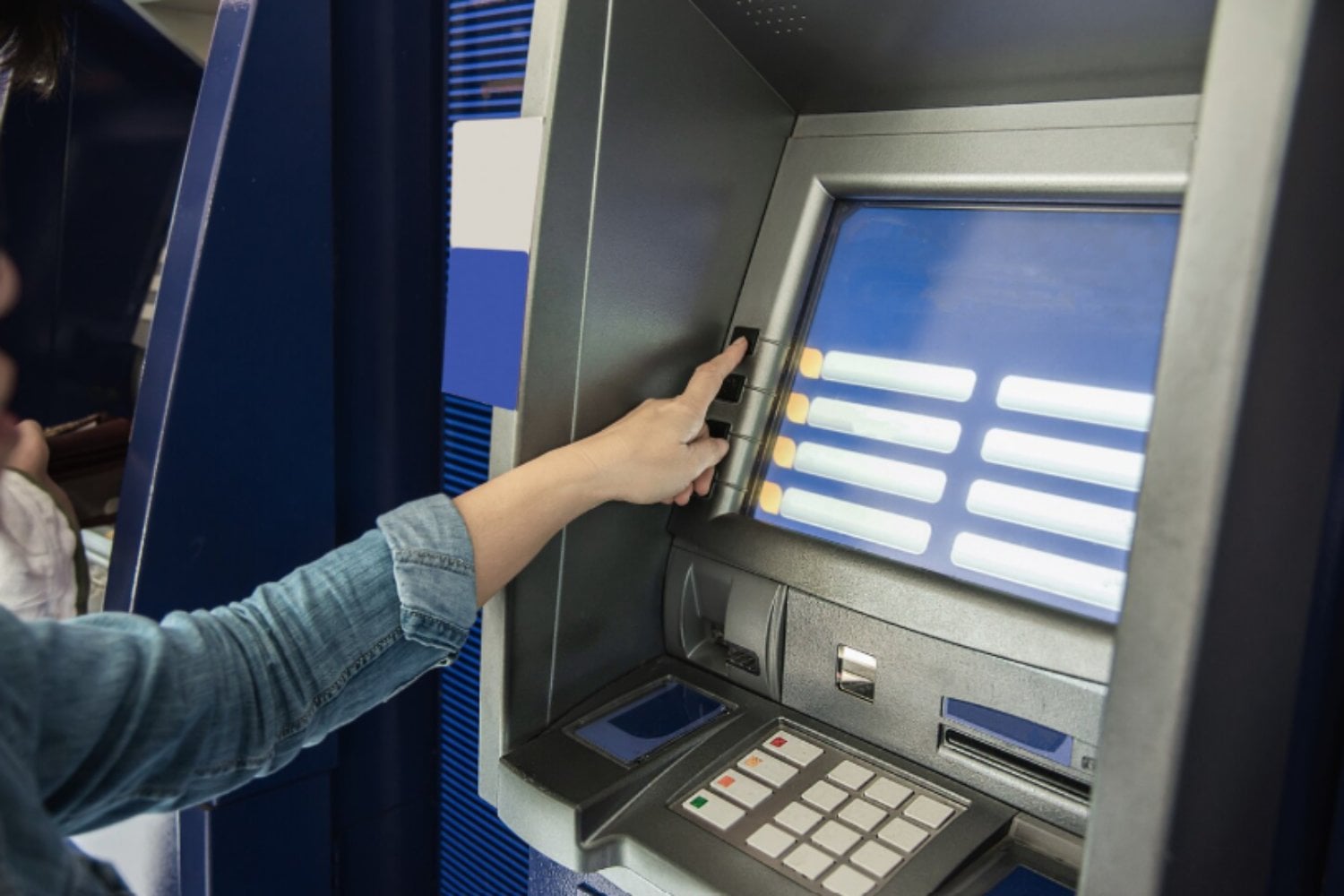 Los cajeros también tienen trampas invisibles: estas son las más comunes