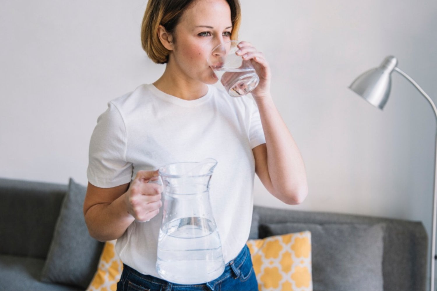 Creíamos que el estrés era solo mental: la ciencia apunta a un factor mucho más simple, cuánta agua tomamos