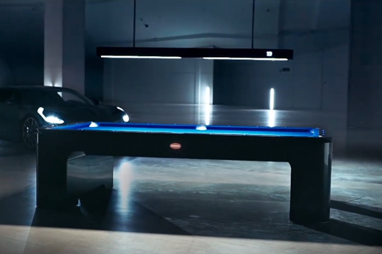 Bugatti desafía al oleaje con una mesa de billar estabilizada de 250.000 euros diseñada para superyates