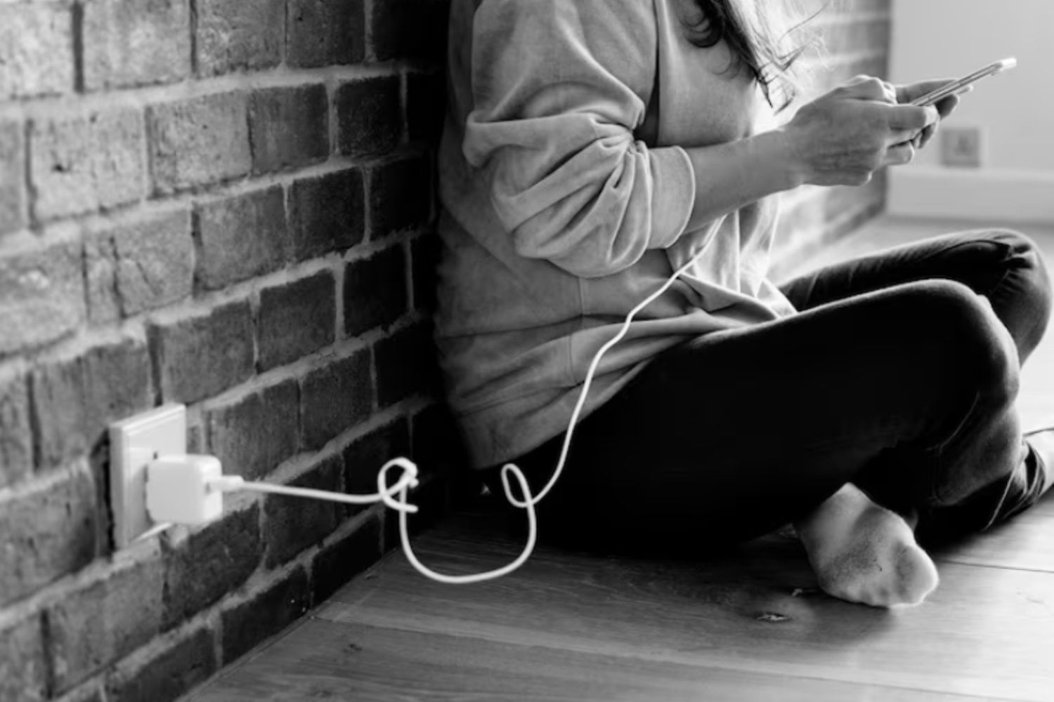 Primero el enchufe o primero el celular: el orden al cargar el teléfono importa mucho menos de lo que parece