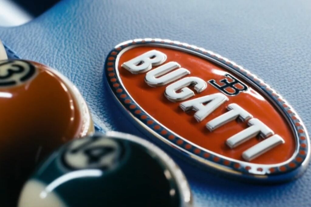 Bugatti desafía al oleaje con una mesa de billar estabilizada de 250.000 euros diseñada para superyates