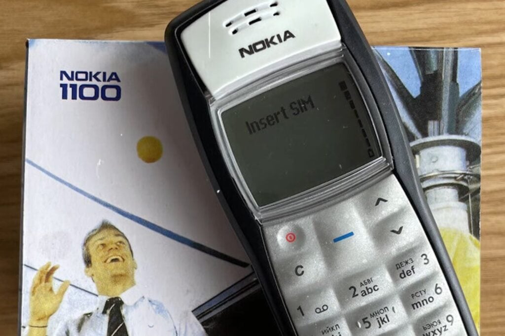 El Nokia 1100 no conquistó el mundo con una cámara ni con internet: su linterna escondía la clave de su éxito
