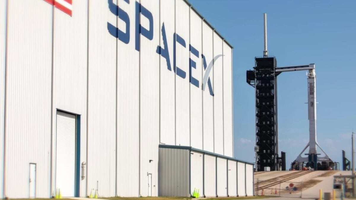 Elon Musk phone rumor highlights scramble for AI‑first devices