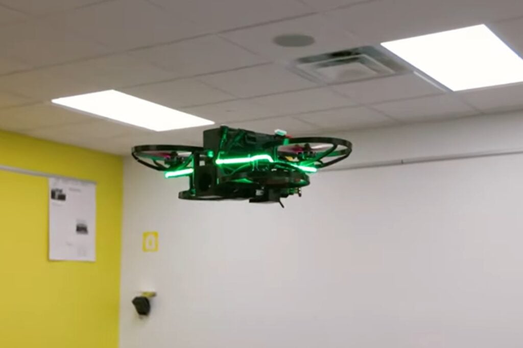 EEUU quiere combatir los tiroteos escolares con drones que ciegan, rocían gas pimienta y embisten