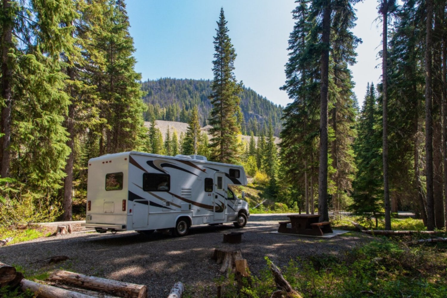 Aparcar no es acampar: la nueva norma que cambia el uso de autocaravanas en España