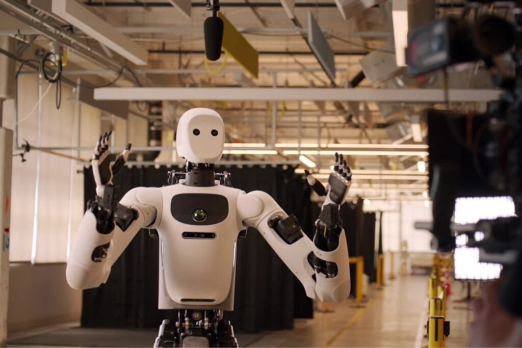 Gemini Robotics 2 permite que un mismo modelo controle humanoides y brazos industriales