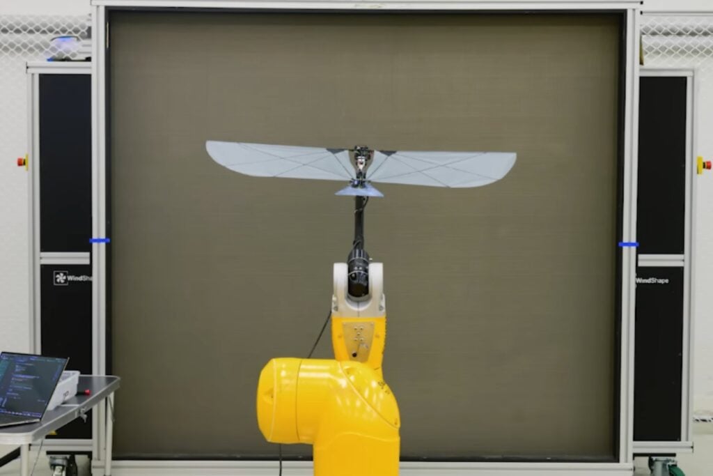 Este pequeño robot puede lanzarse desde un barco, bucear y regresar volando con los datos