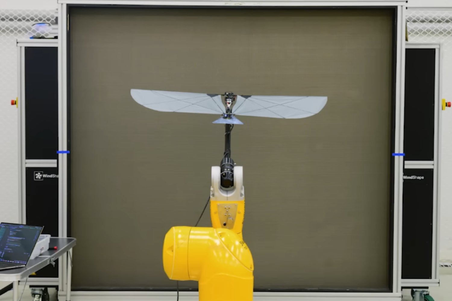 Este pequeño robot puede lanzarse desde un barco, bucear y regresar volando con los datos