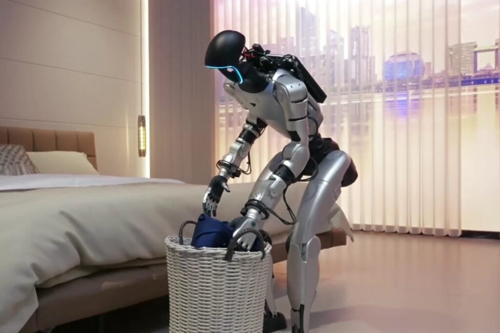 Los robots humanoides dan un nuevo salto: ya entienden órdenes, ordenan una casa y ayudan junto a una cama de hospital