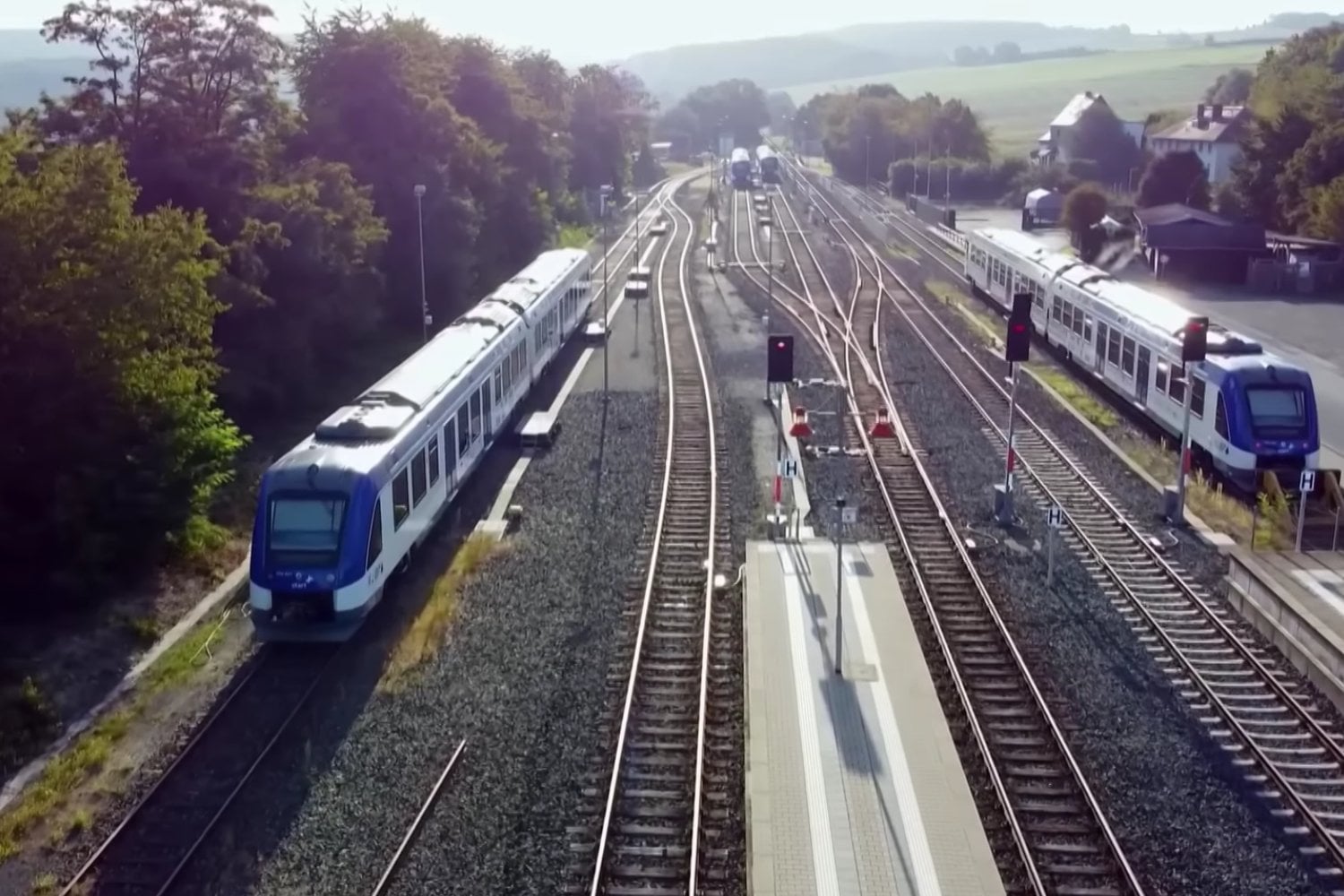 Suiza e Italia acaban de estrenar algo inédito: un tren de hidrógeno pensado para vías demasiado estrechas