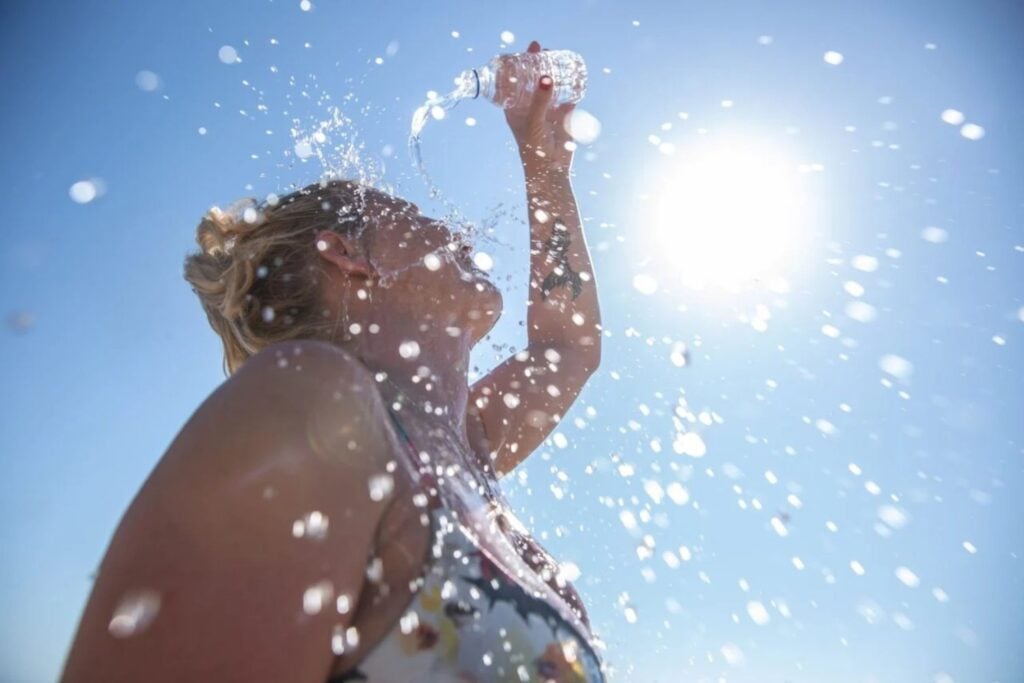 Mujer Refrescandose